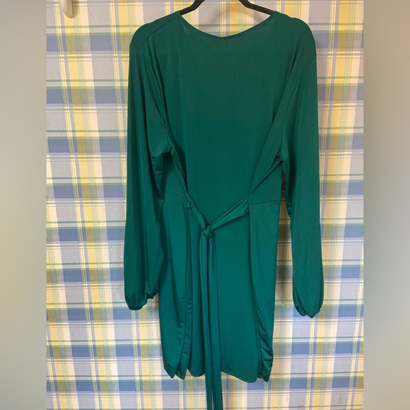 NWT Emerald Slinky Belted Wrap Dress - Picture 3 of 5